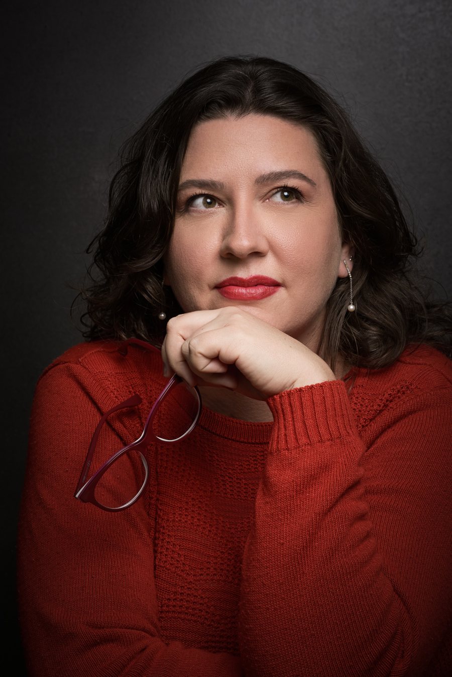 Portrait of author L. Volochen.